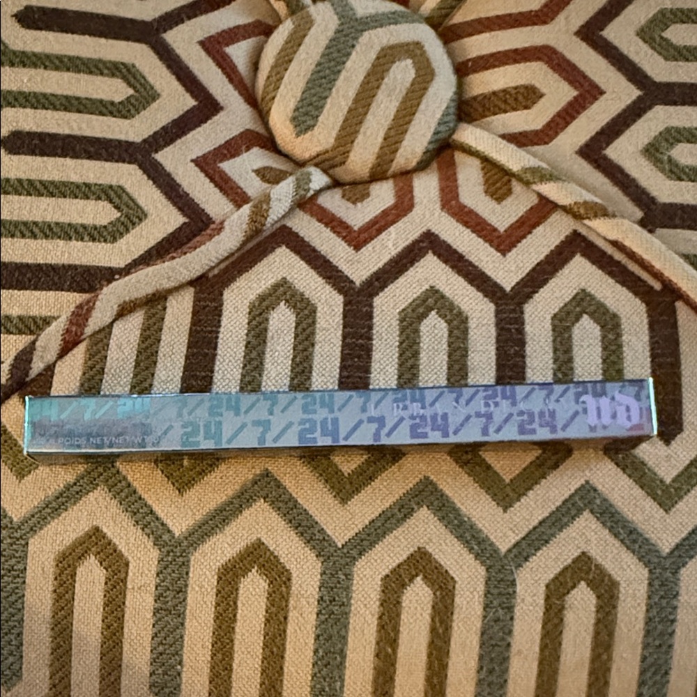 Urban Decay 24/7 Glide-On Eye Pencil Packaging - Iridescent Silver/Blue